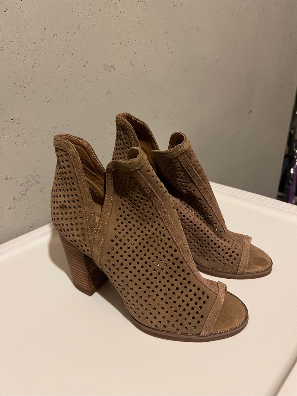 Lucky Brand Tan Perforated Open-Toe Stacked Heel Booties